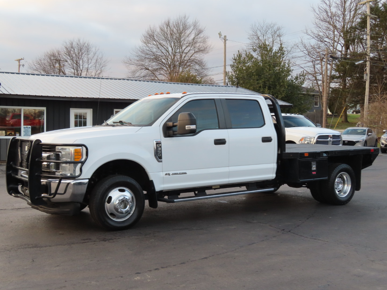 Ford Super Duty F-350 DRW XL 4WD Crew Cab 8' Box 2017