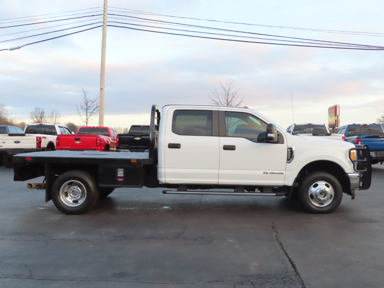 Ford Super Duty F-350 DRW XL 4WD Crew Cab 8' Box 2017