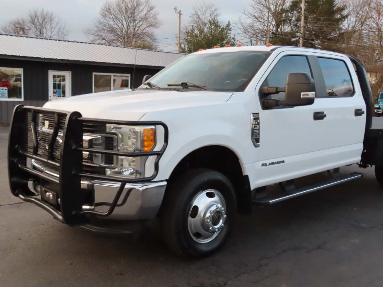 Ford Super Duty F-350 DRW XL 4WD Crew Cab 8' Box 2017