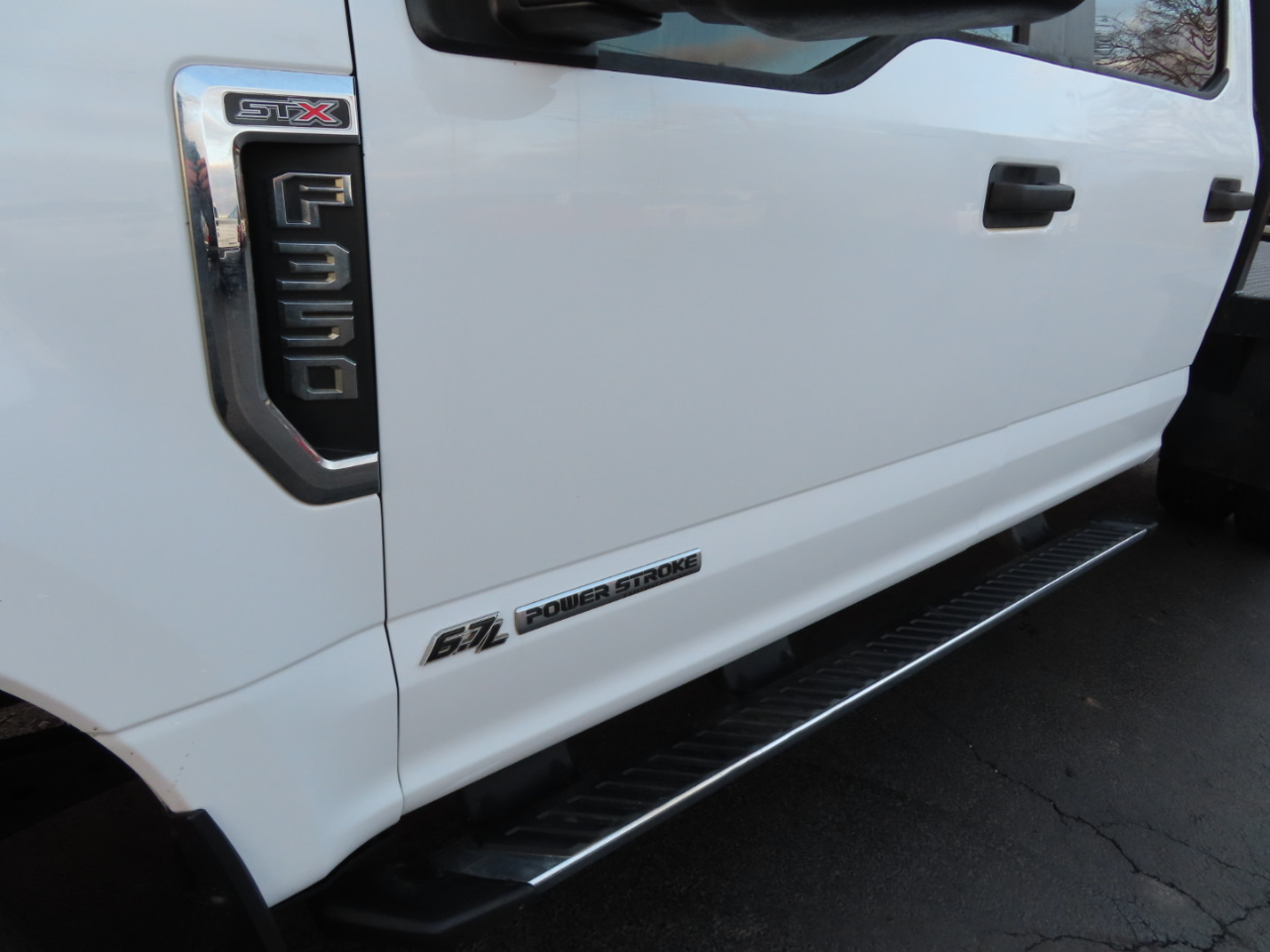 Ford Super Duty F-350 DRW XL 4WD Crew Cab 8' Box 2017