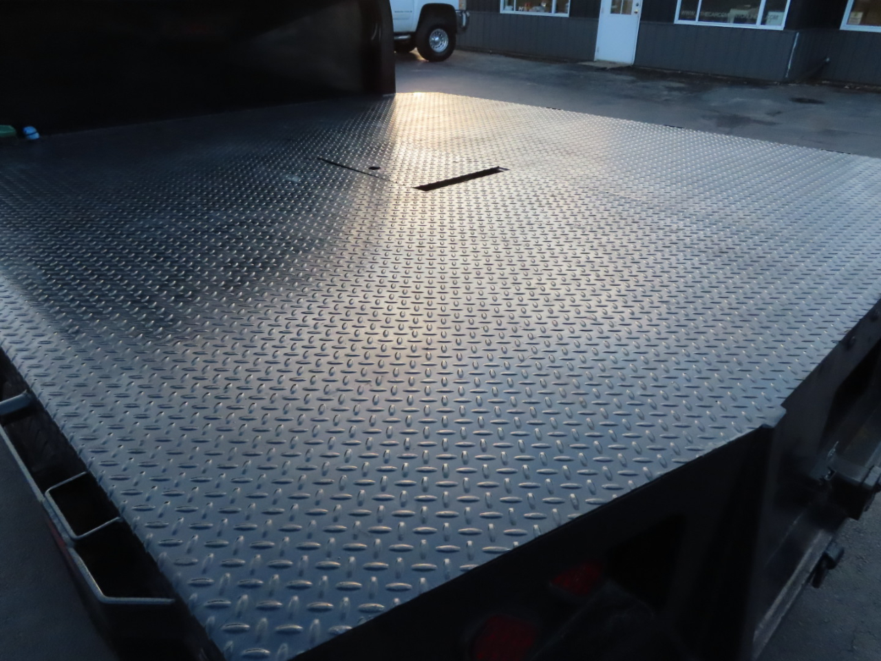 Ford Super Duty F-350 DRW XL 4WD Crew Cab 8' Box 2017