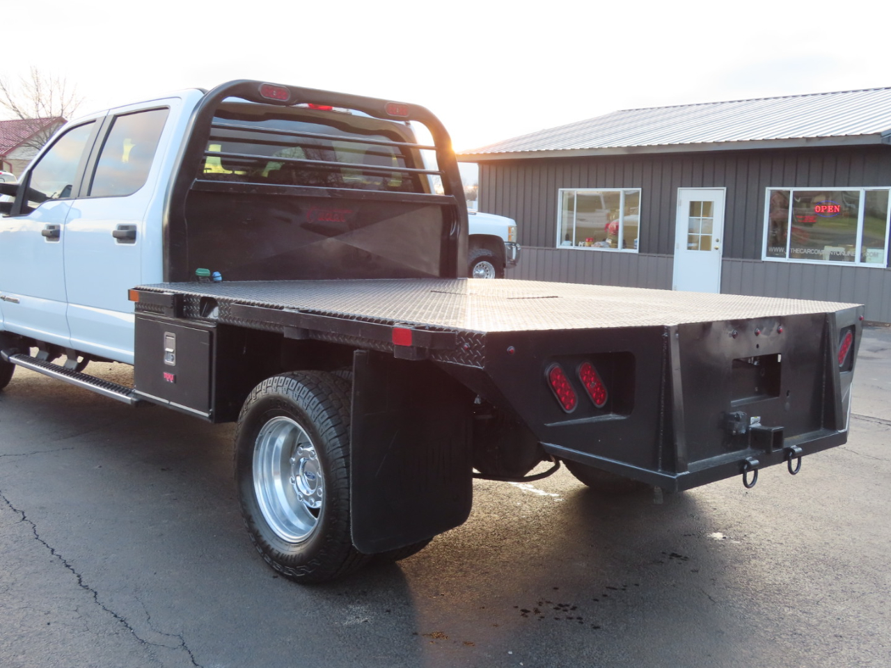 Ford Super Duty F-350 DRW XL 4WD Crew Cab 8' Box 2017