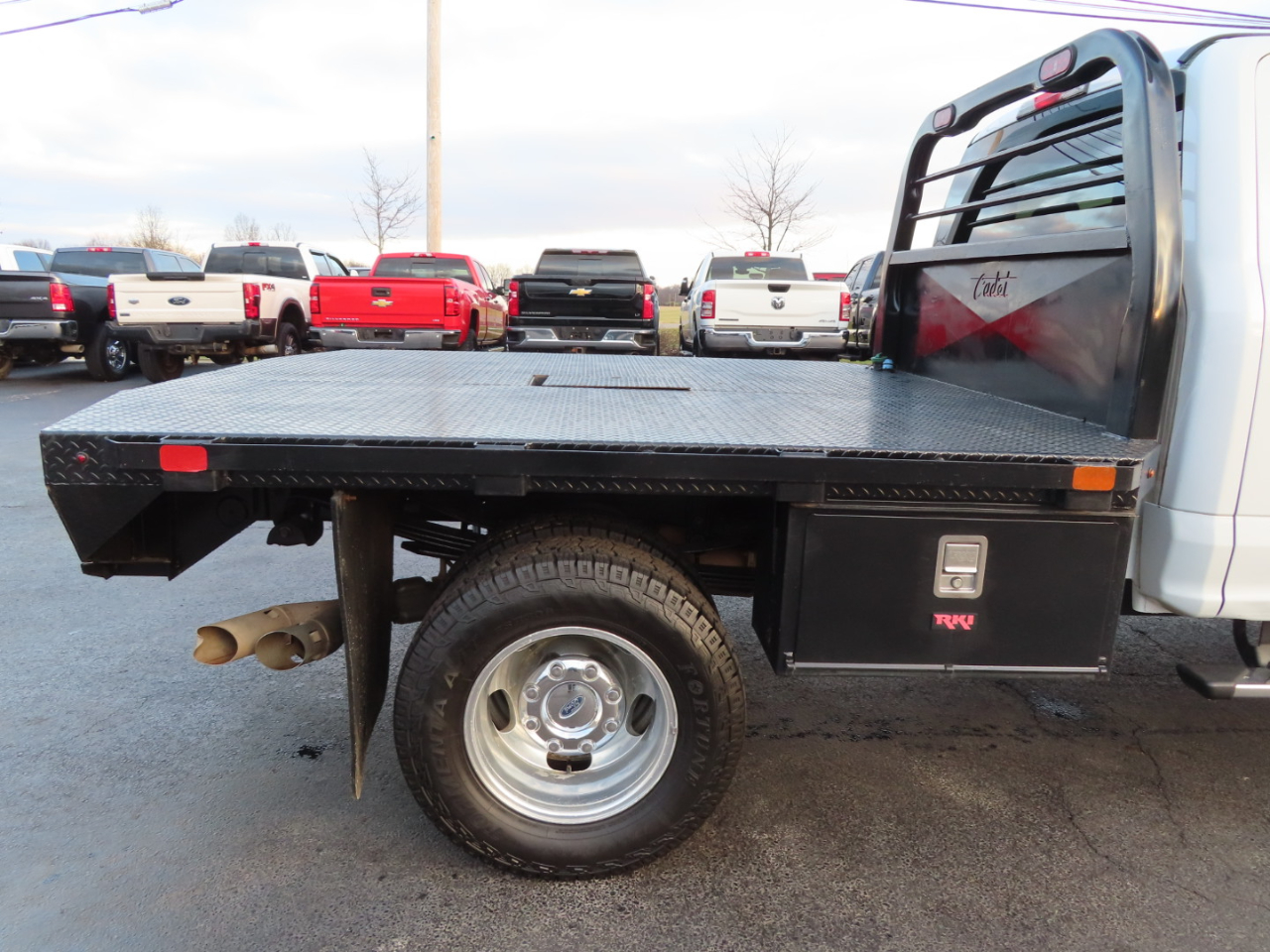 Ford Super Duty F-350 DRW XL 4WD Crew Cab 8' Box 2017