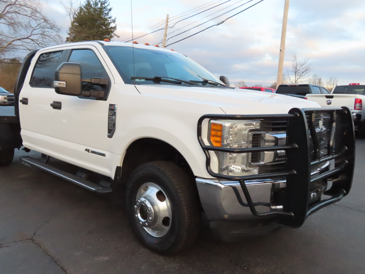 Ford Super Duty F-350 DRW XL 4WD Crew Cab 8' Box 2017