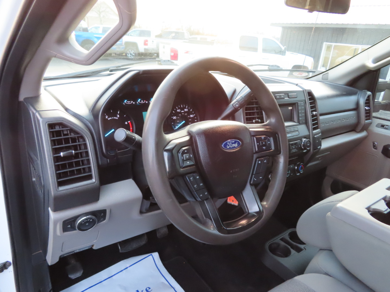 Ford Super Duty F-350 DRW XL 4WD Crew Cab 8' Box 2017