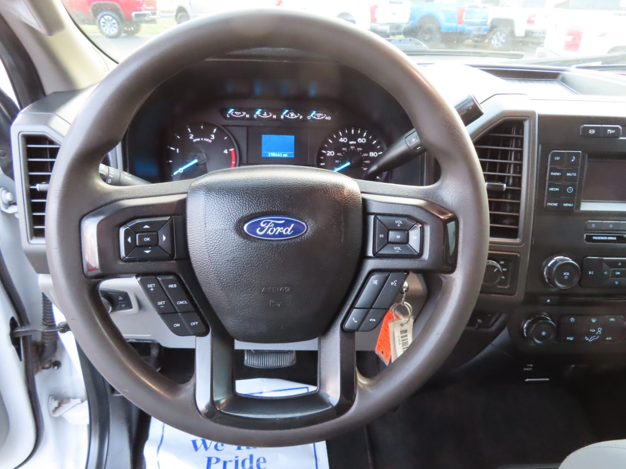 Ford Super Duty F-350 DRW XL 4WD Crew Cab 8' Box 2017