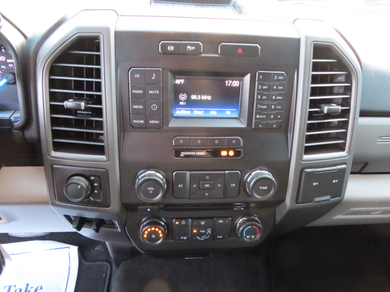 Ford Super Duty F-350 DRW XL 4WD Crew Cab 8' Box 2017