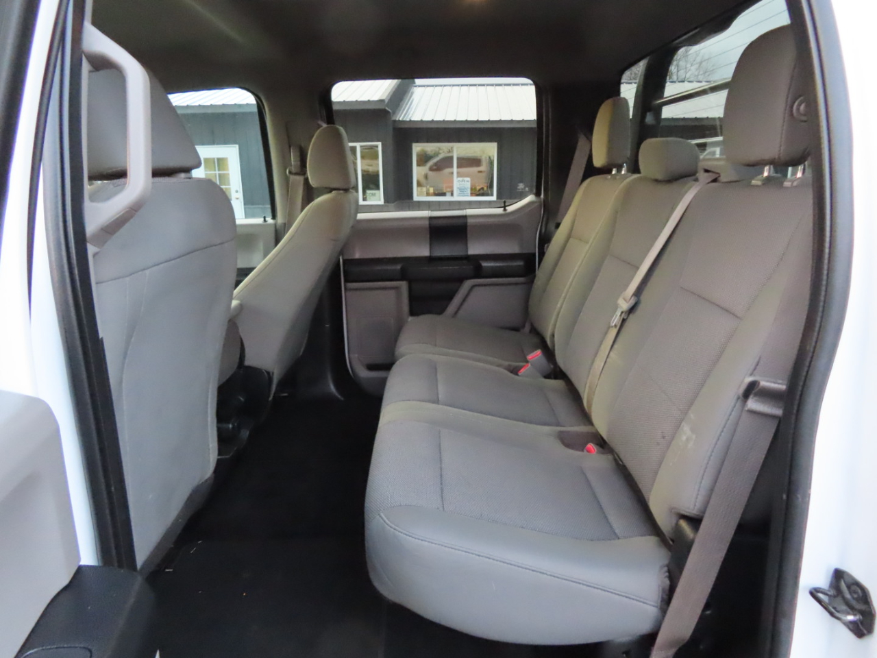 Ford Super Duty F-350 DRW XL 4WD Crew Cab 8' Box 2017