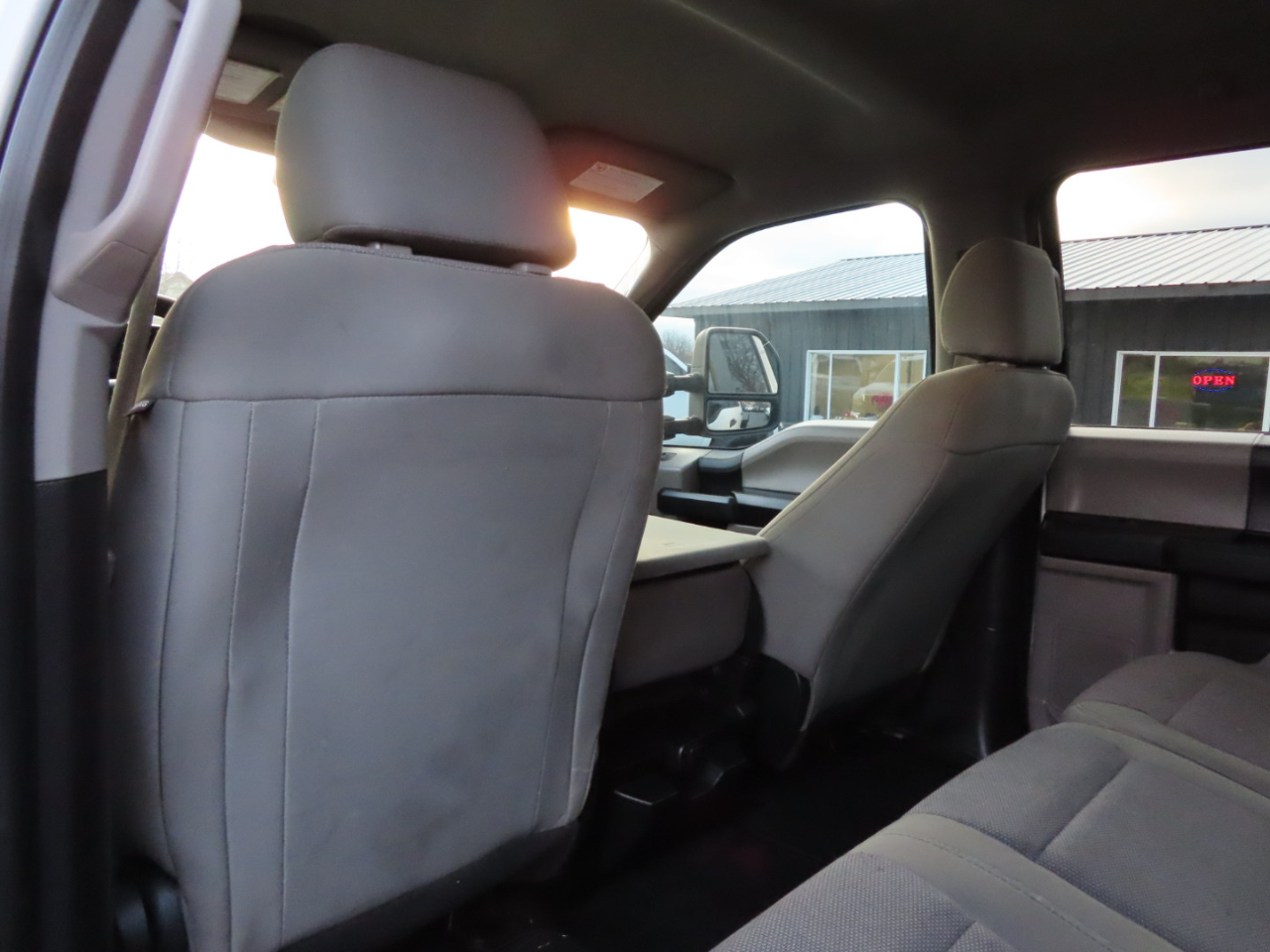 Ford Super Duty F-350 DRW XL 4WD Crew Cab 8' Box 2017