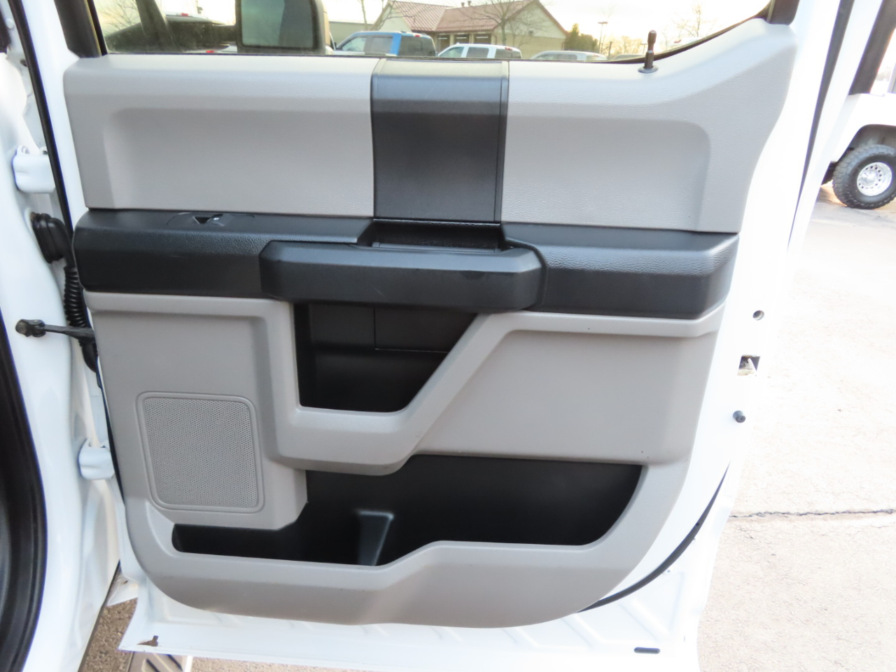 Ford Super Duty F-350 DRW XL 4WD Crew Cab 8' Box 2017