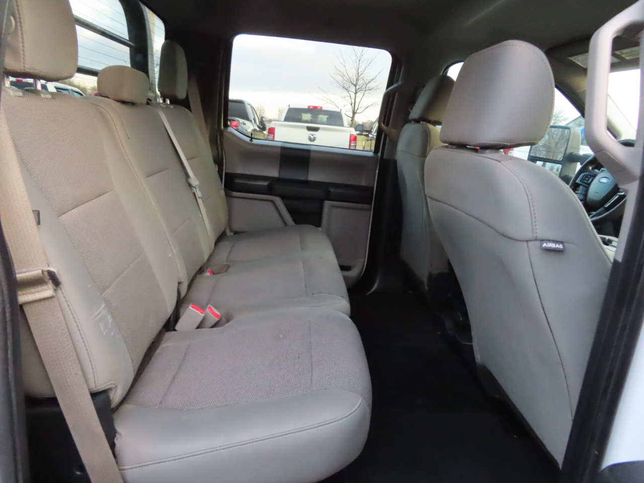 Ford Super Duty F-350 DRW XL 4WD Crew Cab 8' Box 2017