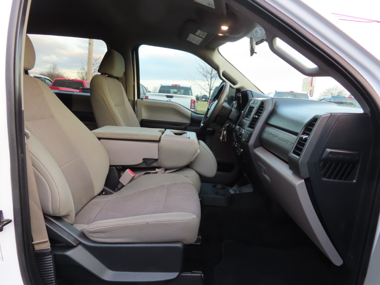 Ford Super Duty F-350 DRW XL 4WD Crew Cab 8' Box 2017