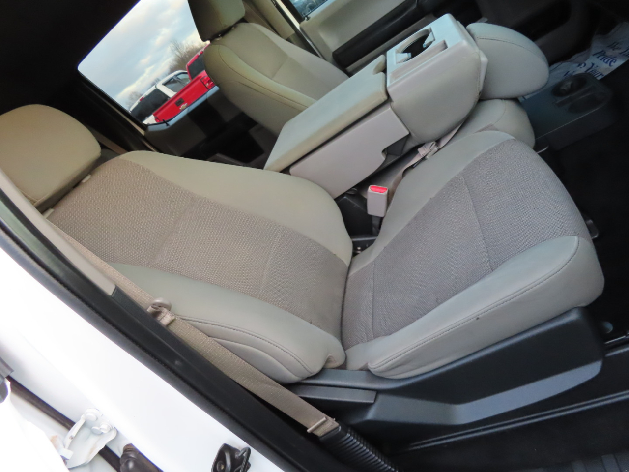 Ford Super Duty F-350 DRW XL 4WD Crew Cab 8' Box 2017