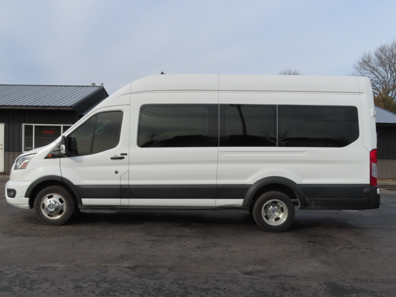 Ford Transit Passenger Wagon T-350 HD 148" EL High Roof XLT DRW RWD 2020