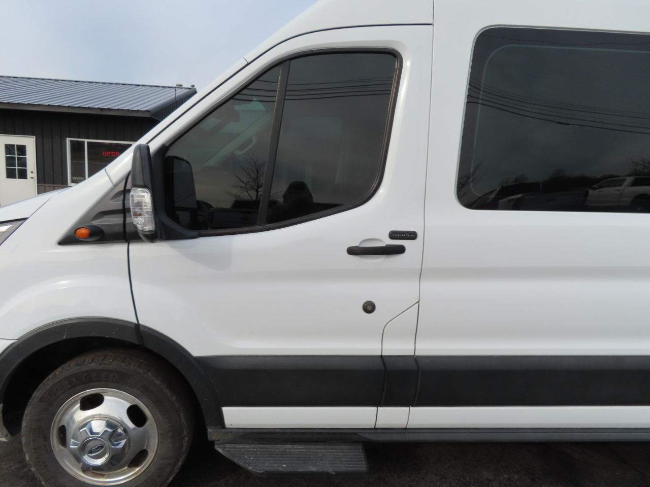 Ford Transit Passenger Wagon T-350 HD 148" EL High Roof XLT DRW RWD 2020