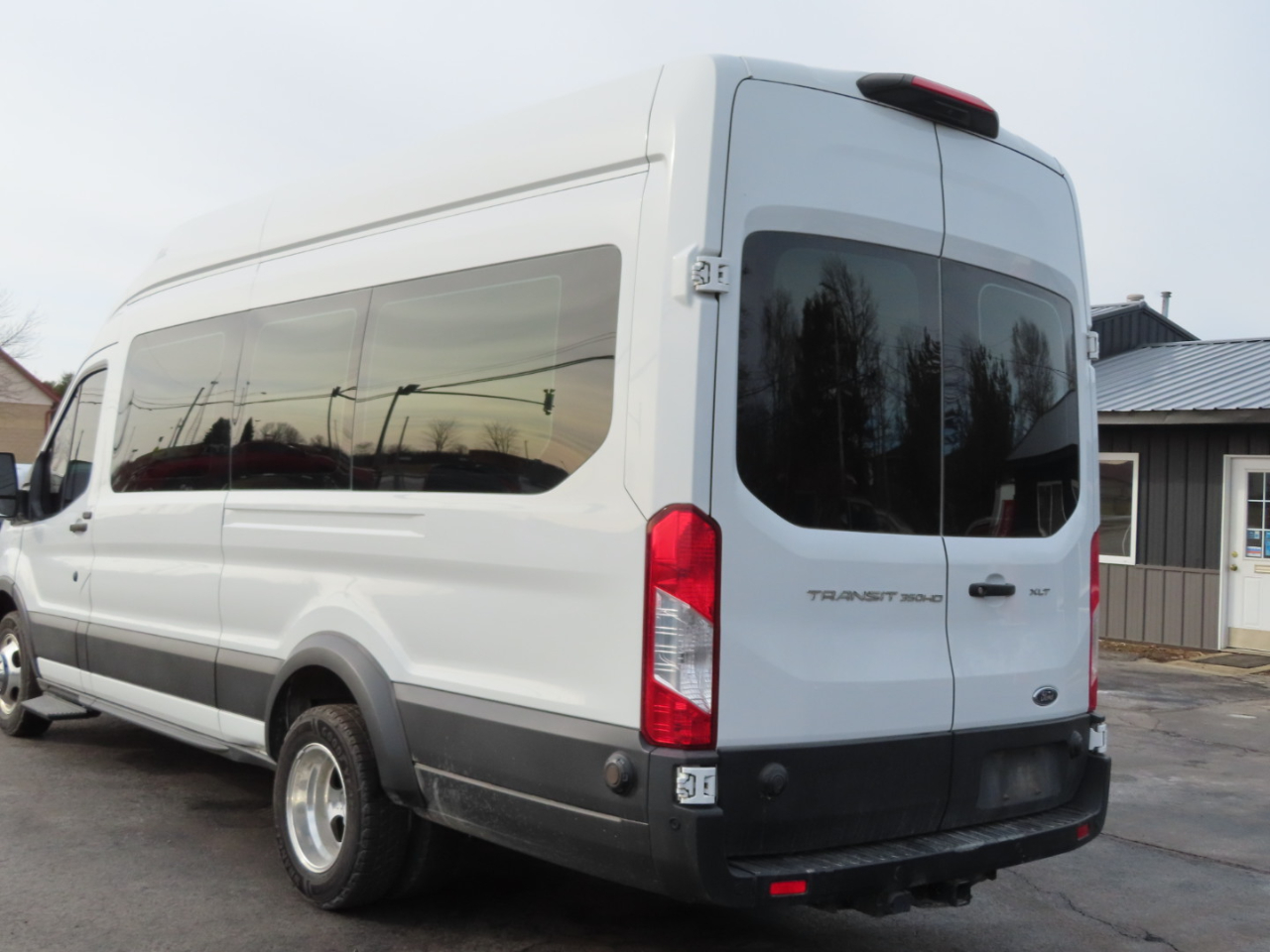 Ford Transit Passenger Wagon T-350 HD 148" EL High Roof XLT DRW RWD 2020