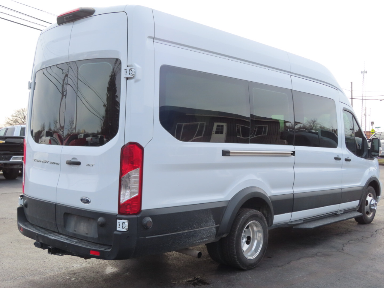 Ford Transit Passenger Wagon T-350 HD 148" EL High Roof XLT DRW RWD 2020