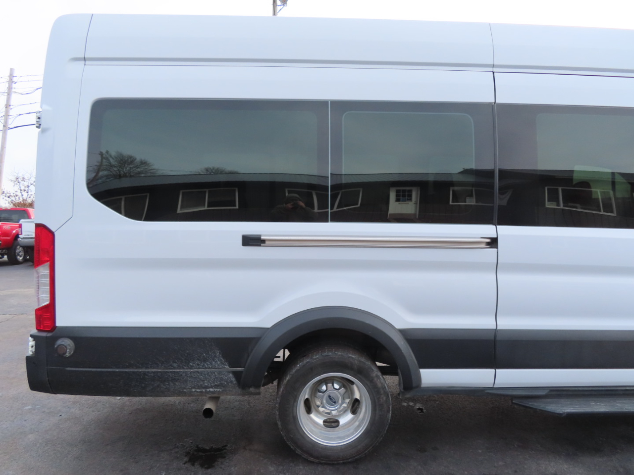 Ford Transit Passenger Wagon T-350 HD 148" EL High Roof XLT DRW RWD 2020