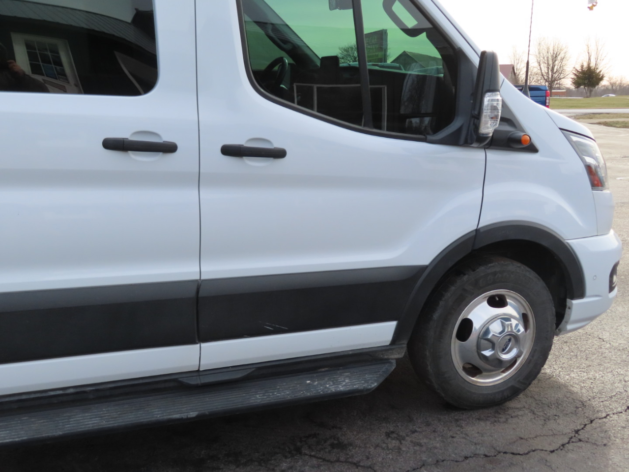 Ford Transit Passenger Wagon T-350 HD 148" EL High Roof XLT DRW RWD 2020