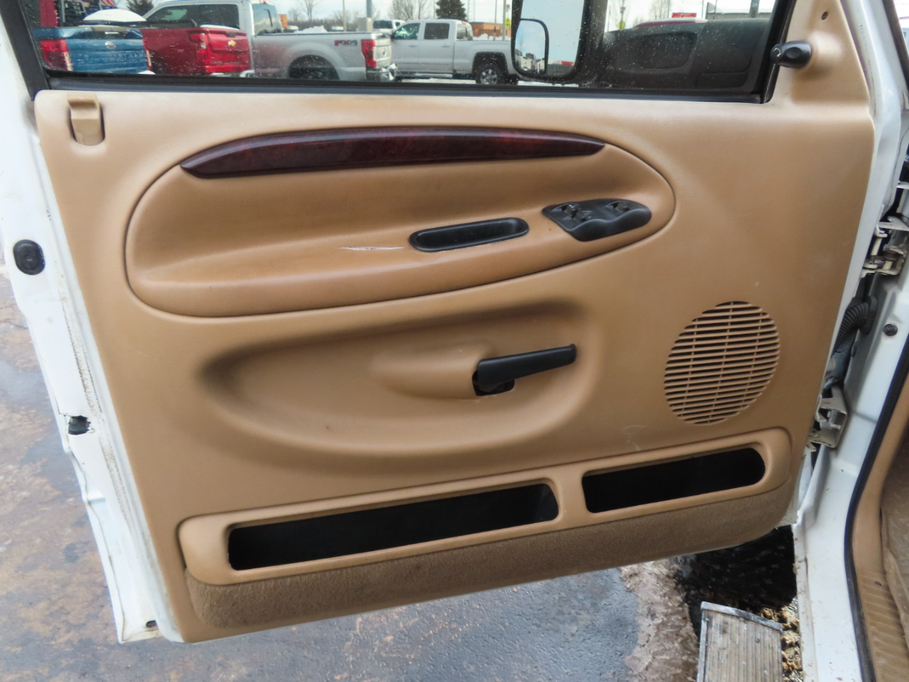 Dodge Ram 2500 4dr Quad Cab 139" WB HD 4WD 1999