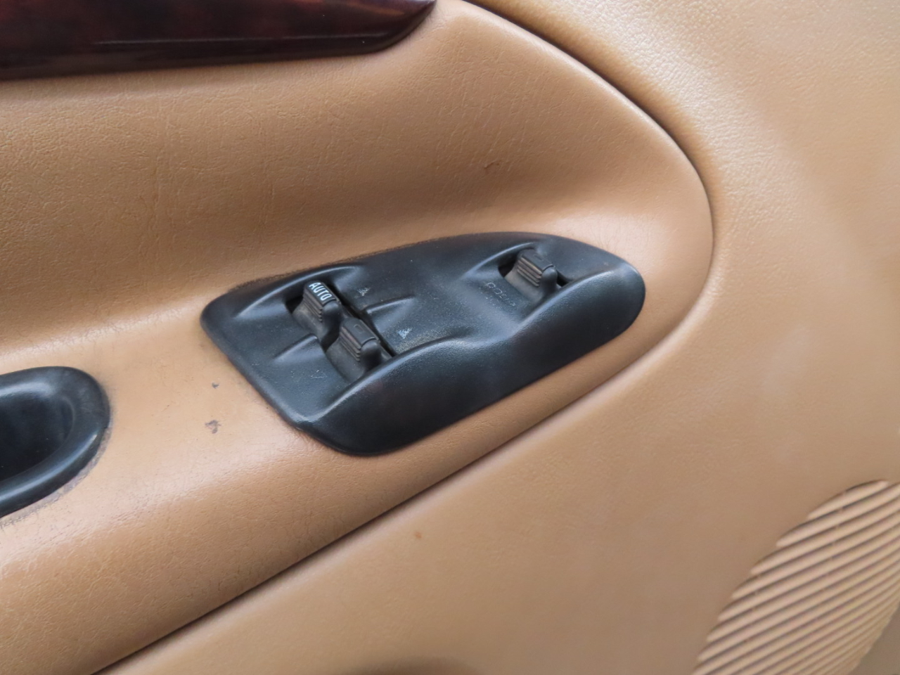 Dodge Ram 2500 4dr Quad Cab 139" WB HD 4WD 1999