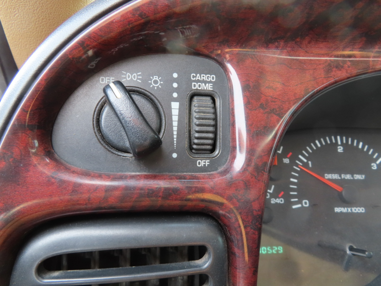 Dodge Ram 2500 4dr Quad Cab 139" WB HD 4WD 1999