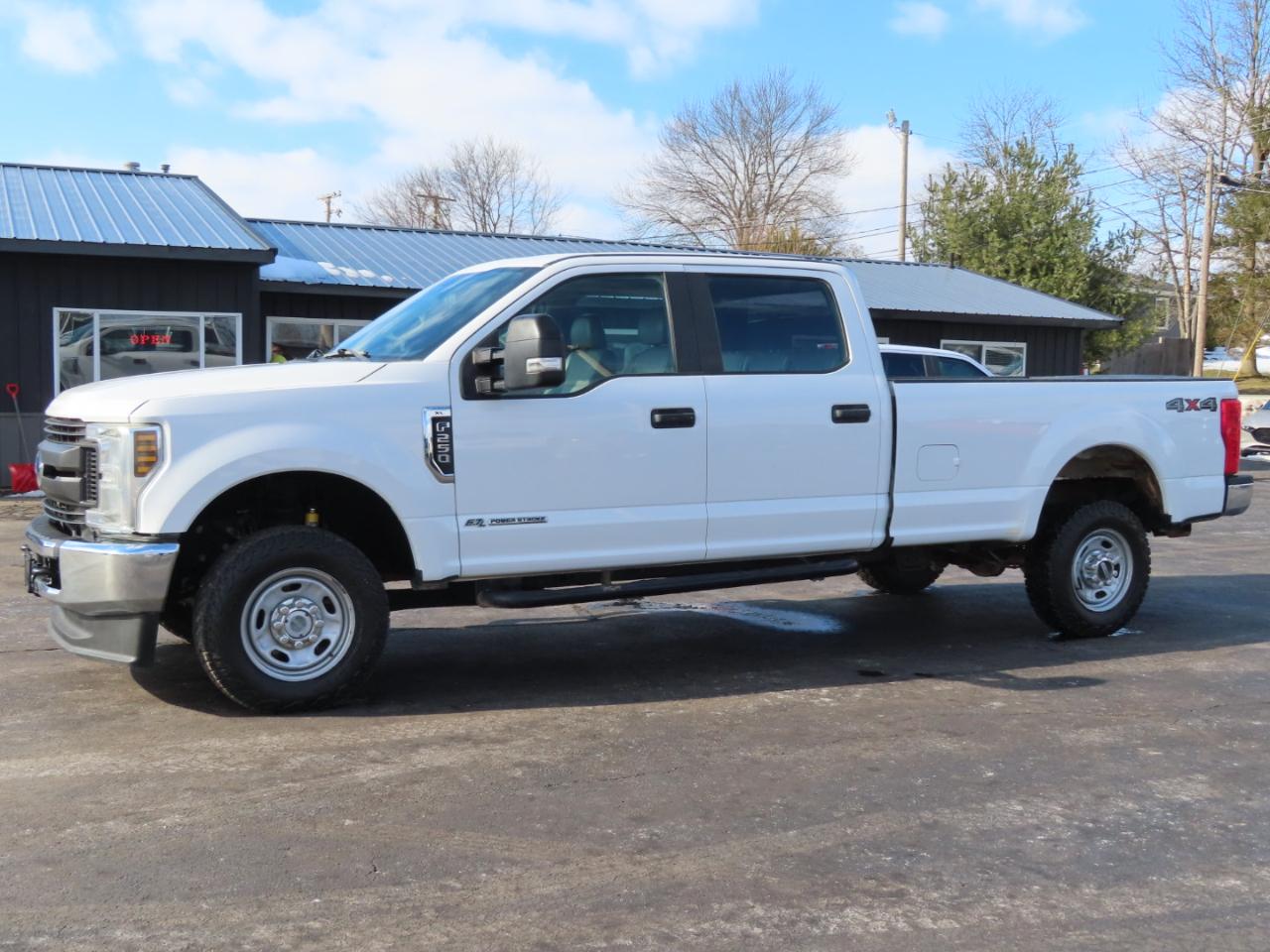 Ford Super Duty F-250 SRW XL 4WD Crew Cab 8' Box 2019