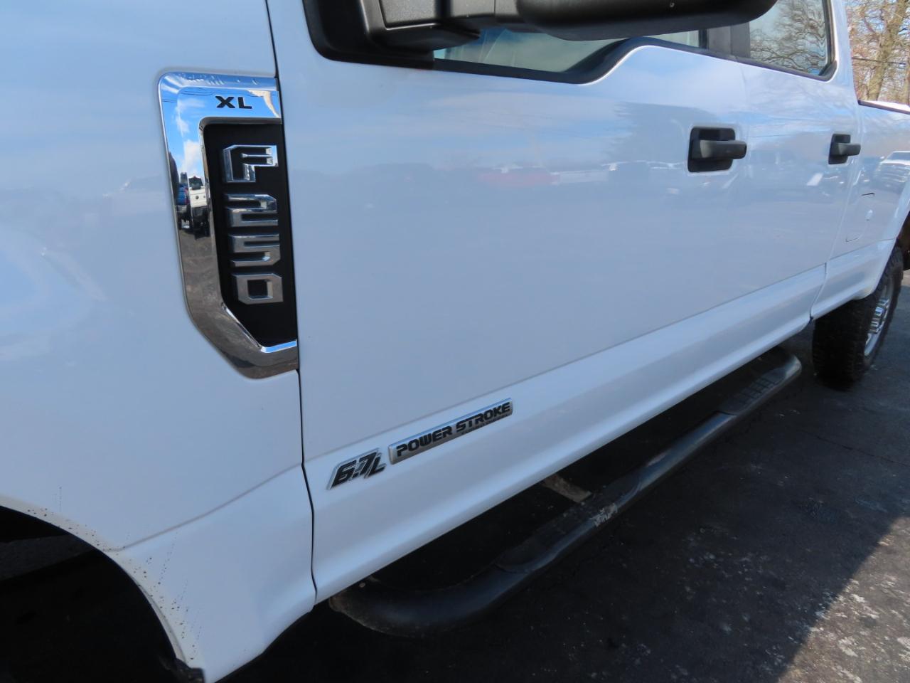 Ford Super Duty F-250 SRW XL 4WD Crew Cab 8' Box 2019