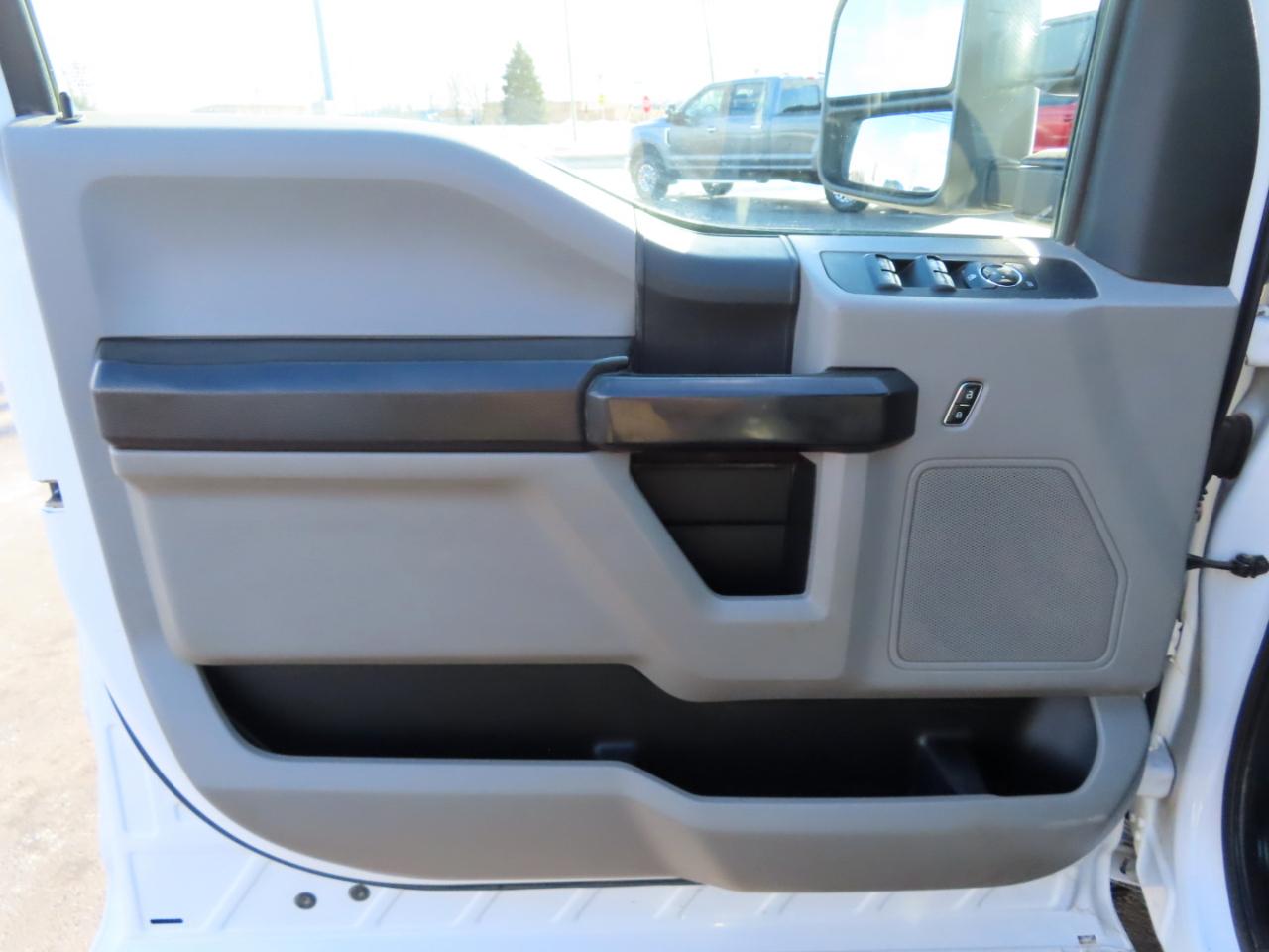 Ford Super Duty F-250 SRW XL 4WD Crew Cab 8' Box 2019