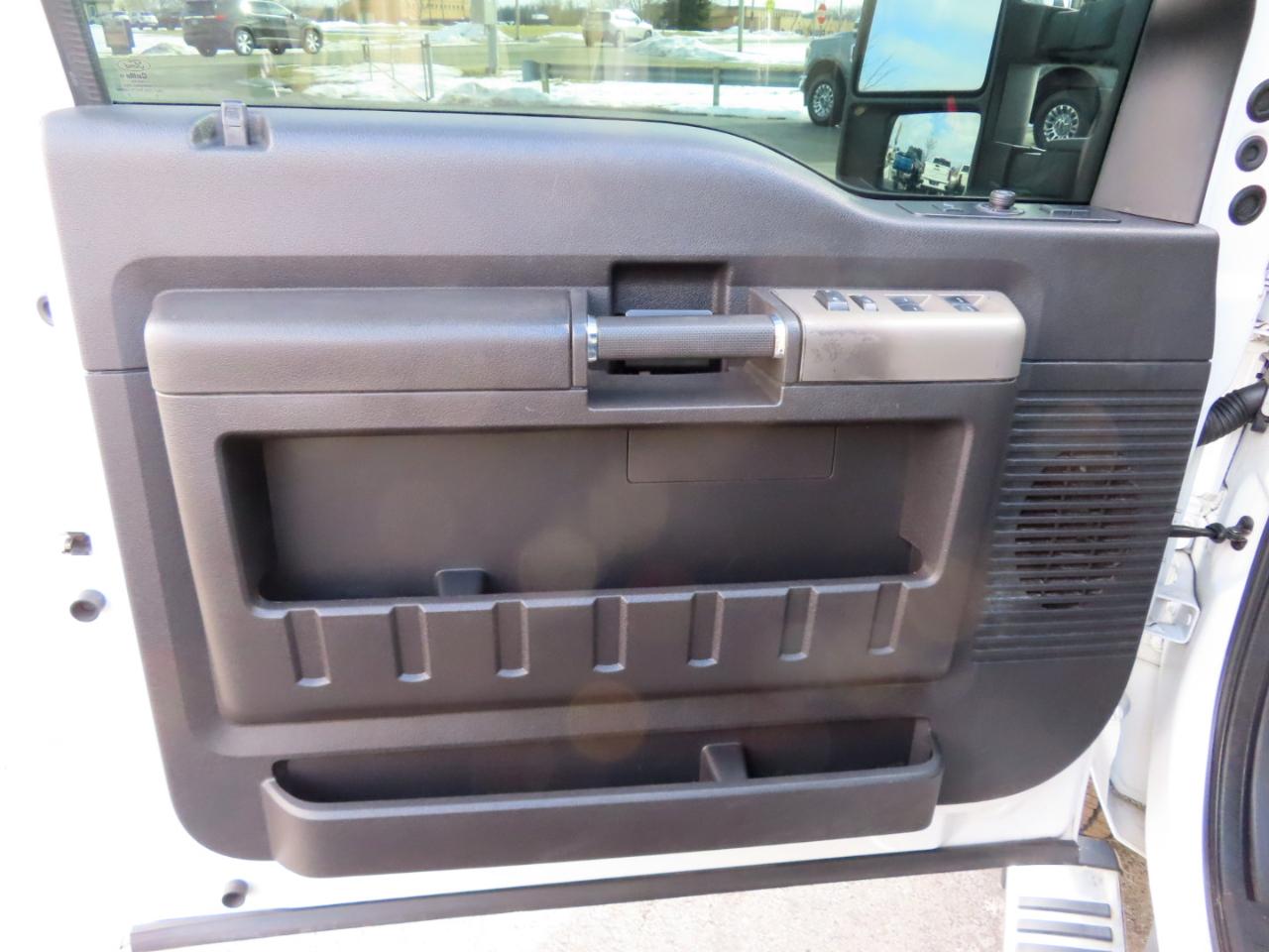 Ford Super Duty F-350 SRW 4WD Crew Cab 156" Lariat 2016