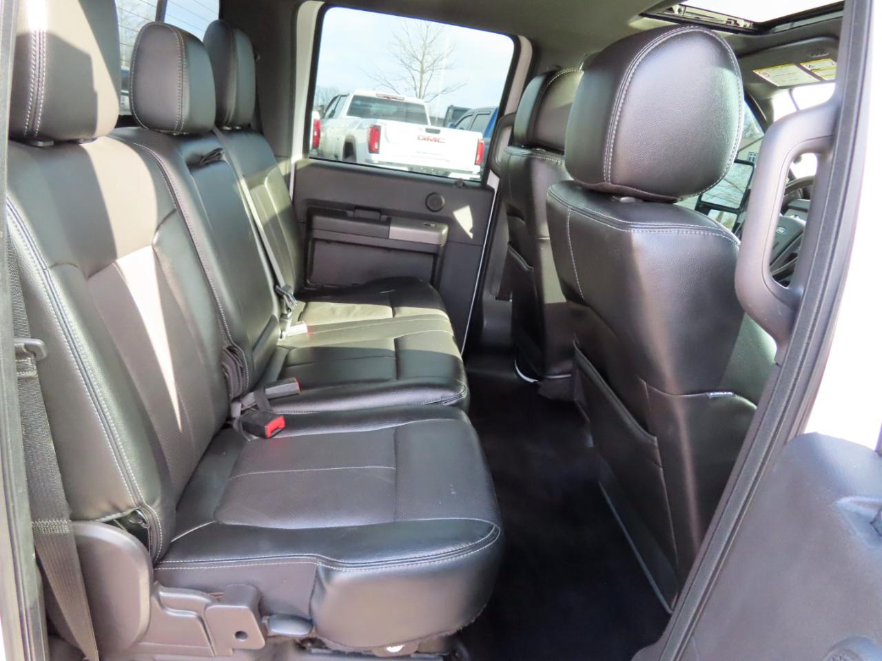 Ford Super Duty F-350 SRW 4WD Crew Cab 156" Lariat 2016