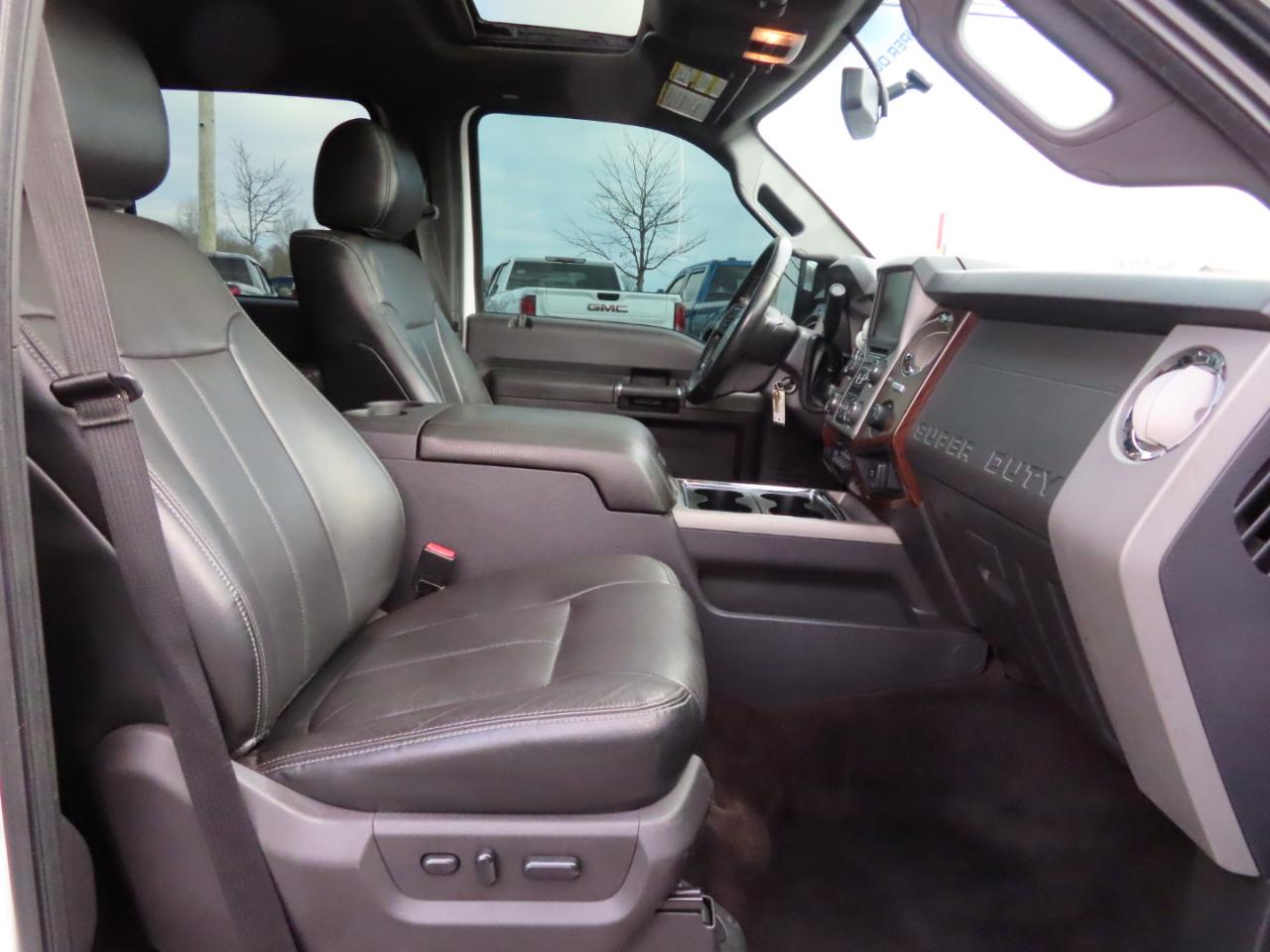 Ford Super Duty F-350 SRW 4WD Crew Cab 156" Lariat 2016