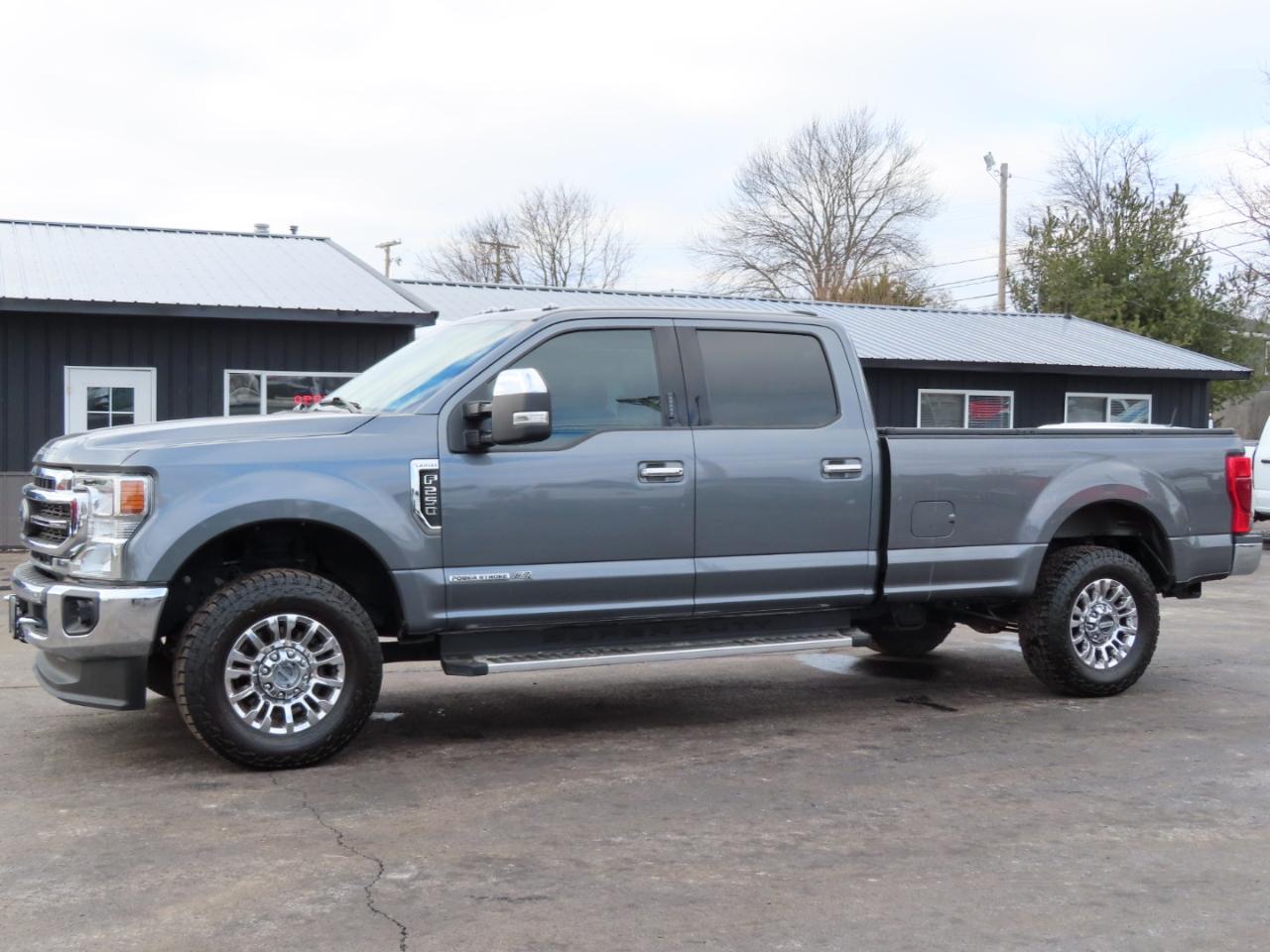 Ford Super Duty F-250 SRW Lariat 4WD Crew Cab 8' Box 2022