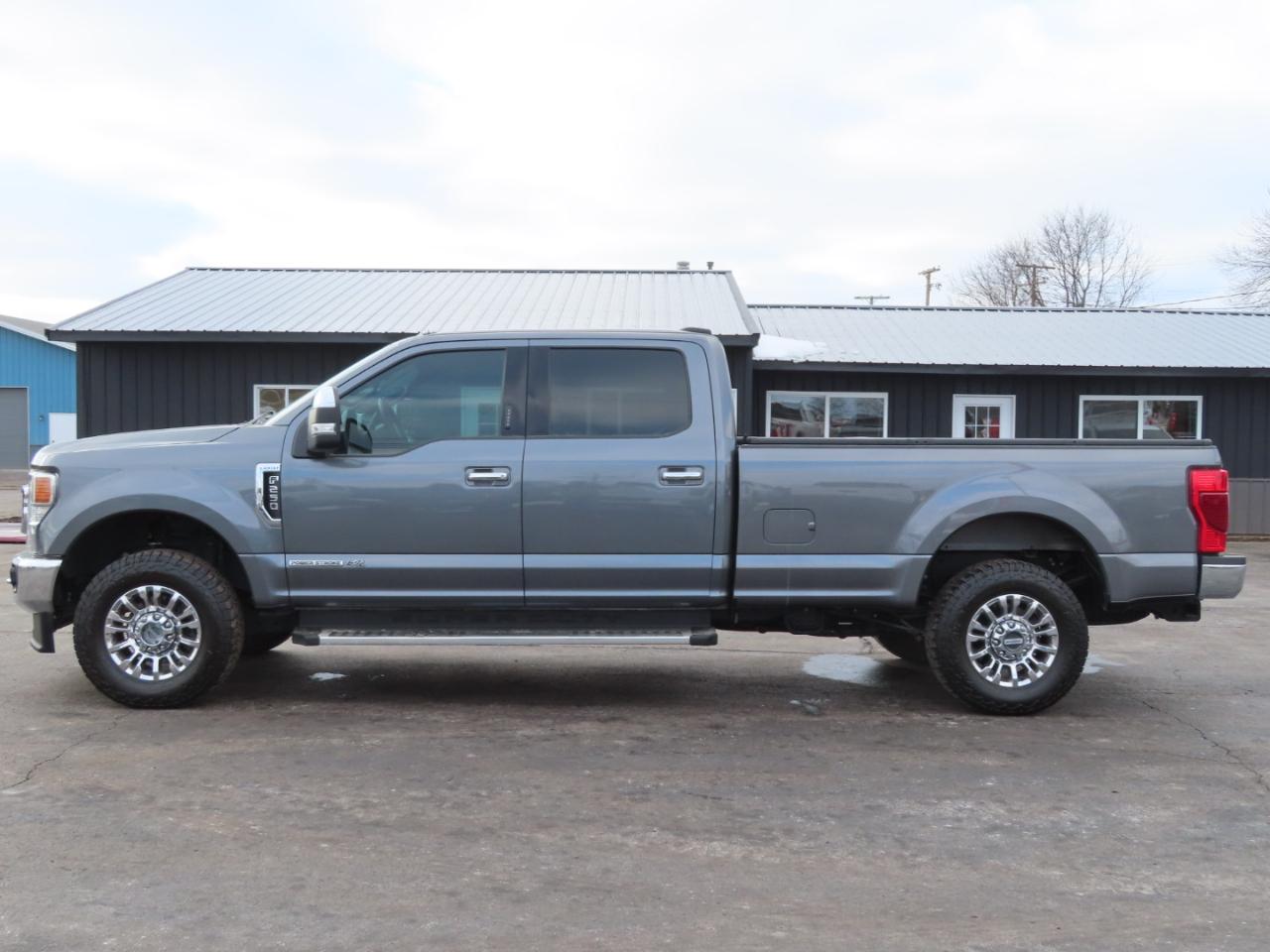 Ford Super Duty F-250 SRW Lariat 4WD Crew Cab 8' Box 2022