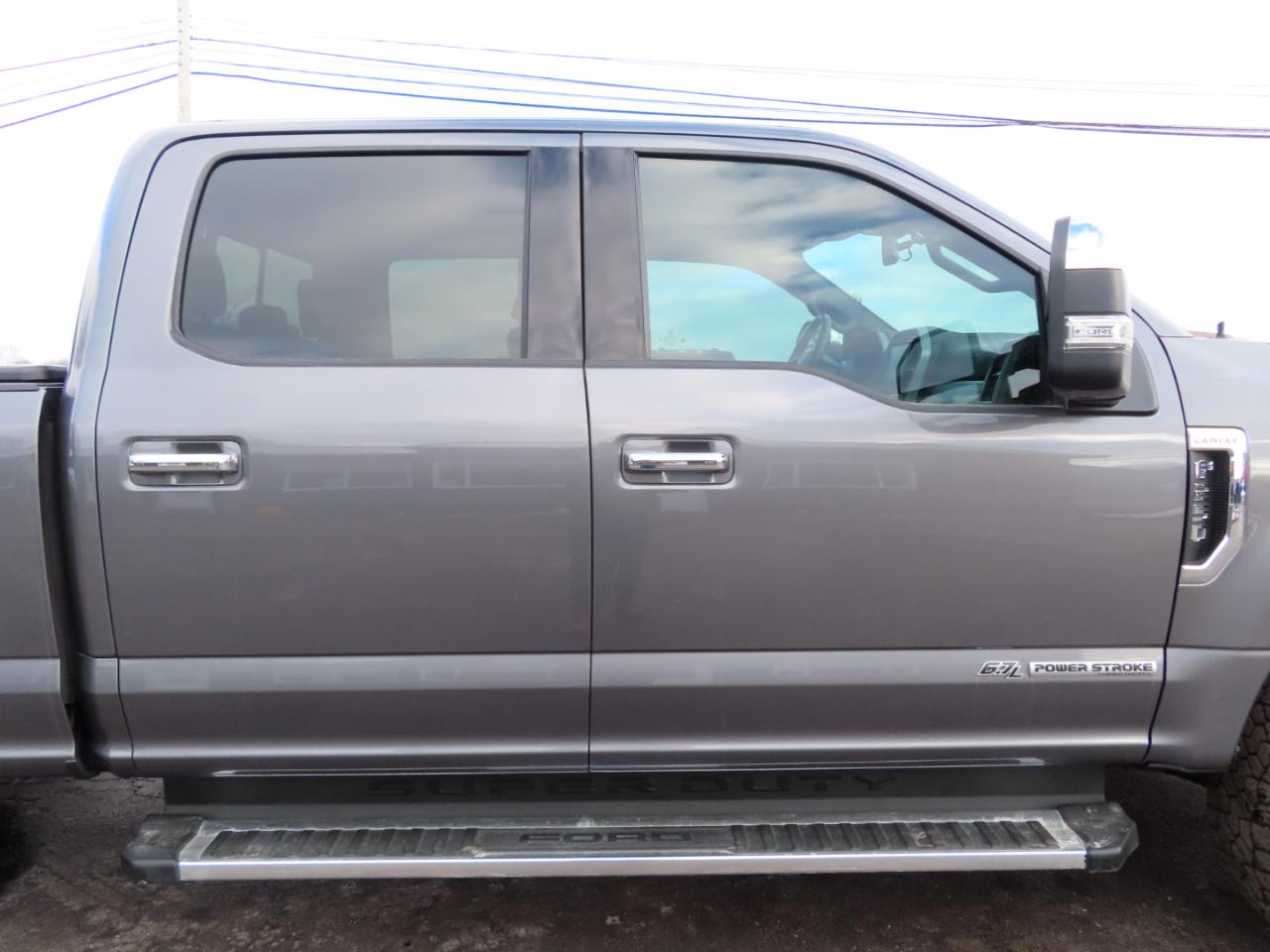 Ford Super Duty F-250 SRW Lariat 4WD Crew Cab 8' Box 2022