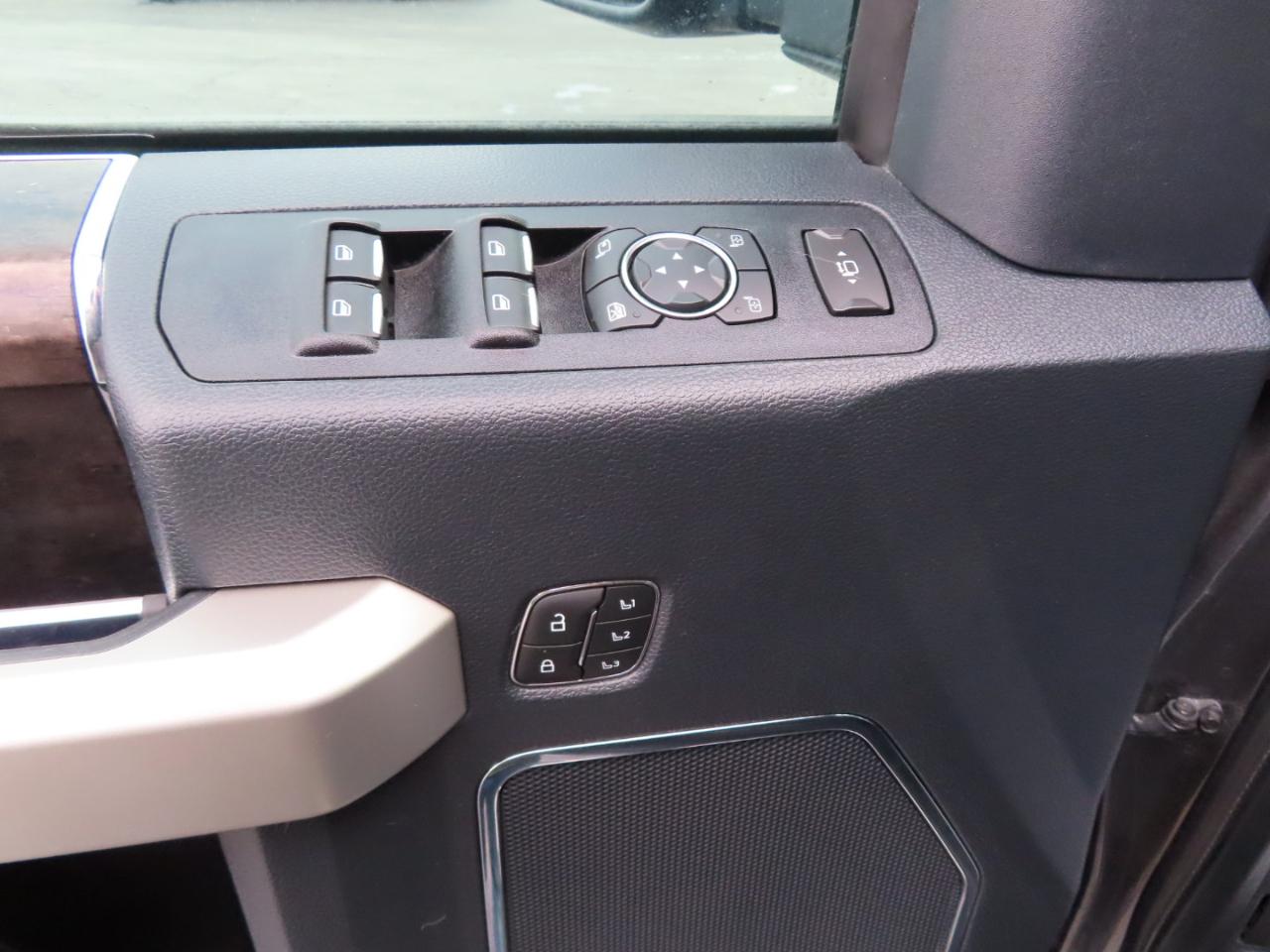 Ford Super Duty F-250 SRW Lariat 4WD Crew Cab 8' Box 2022