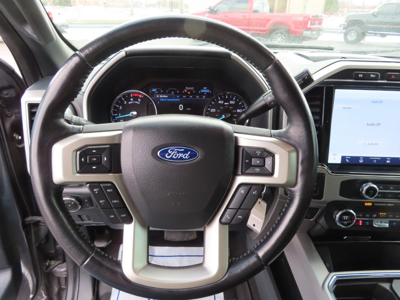 Ford Super Duty F-250 SRW Lariat 4WD Crew Cab 8' Box 2022