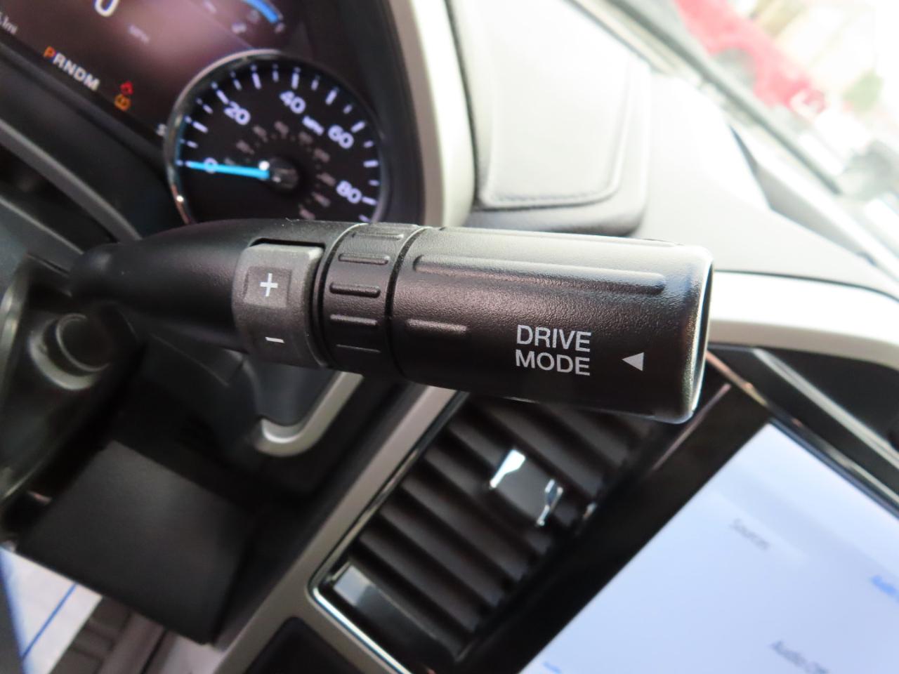 Ford Super Duty F-250 SRW Lariat 4WD Crew Cab 8' Box 2022