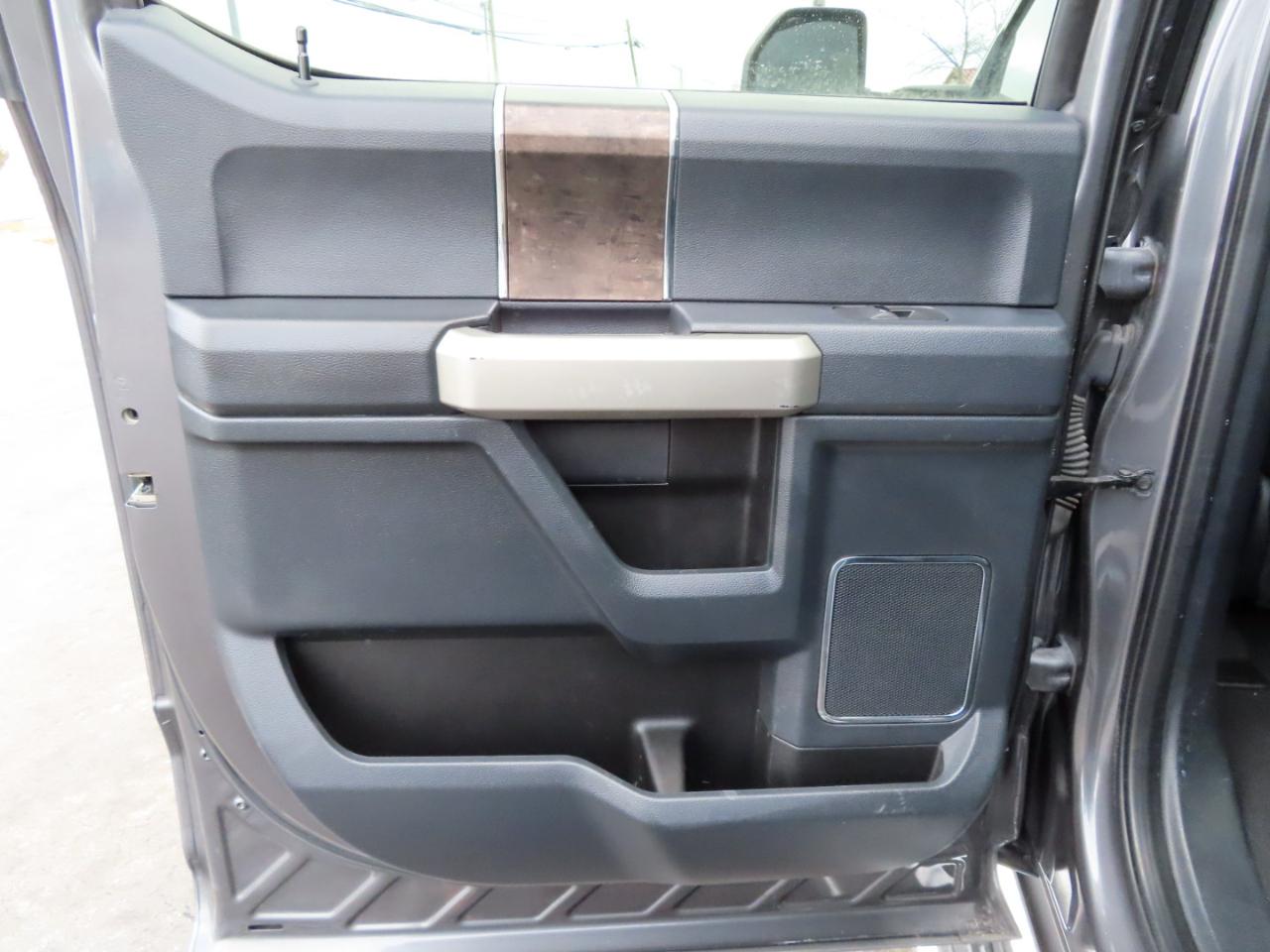 Ford Super Duty F-250 SRW Lariat 4WD Crew Cab 8' Box 2022