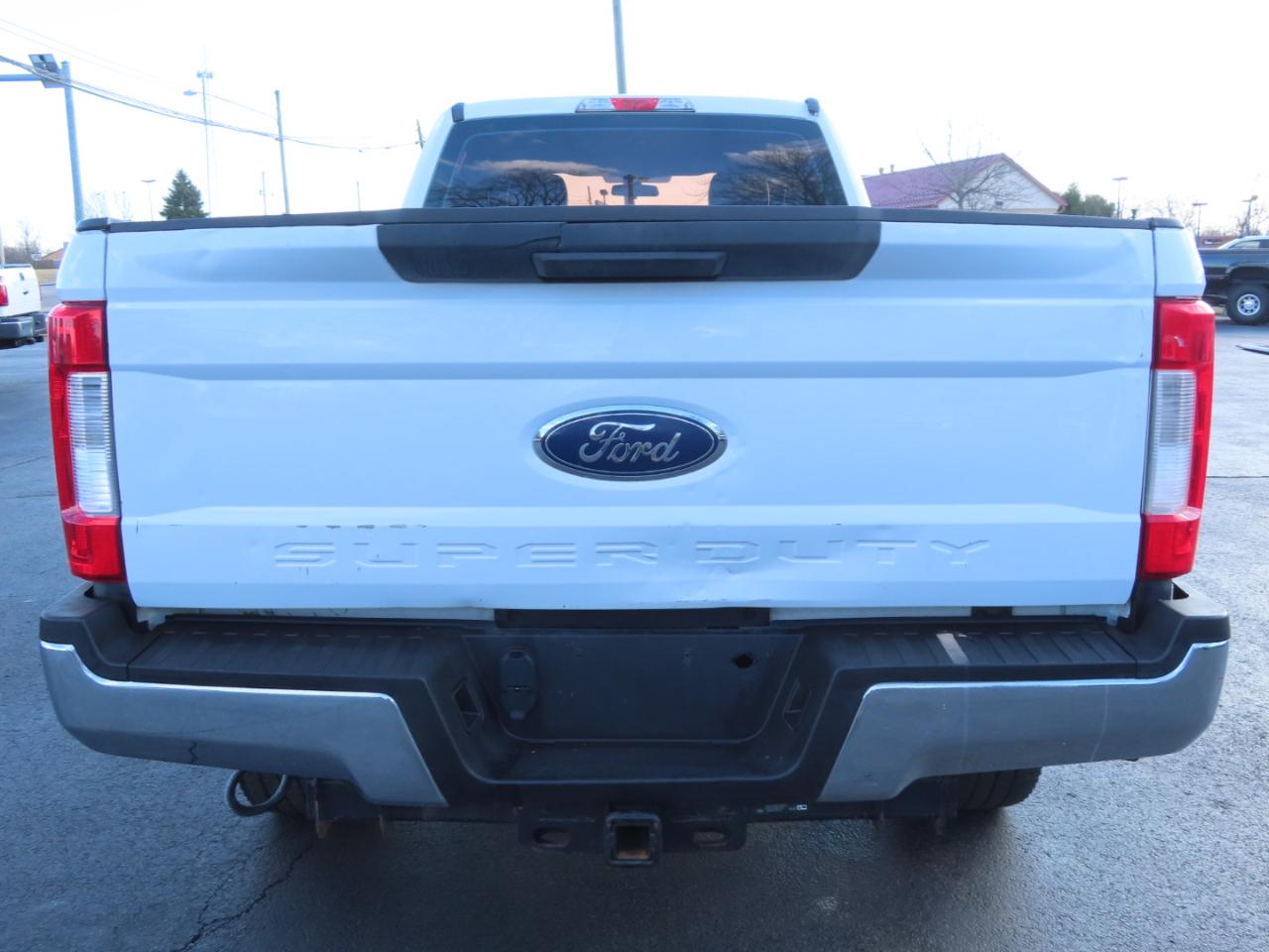 Ford Super Duty F-250 SRW XL 4WD Crew Cab 8' Box 2017