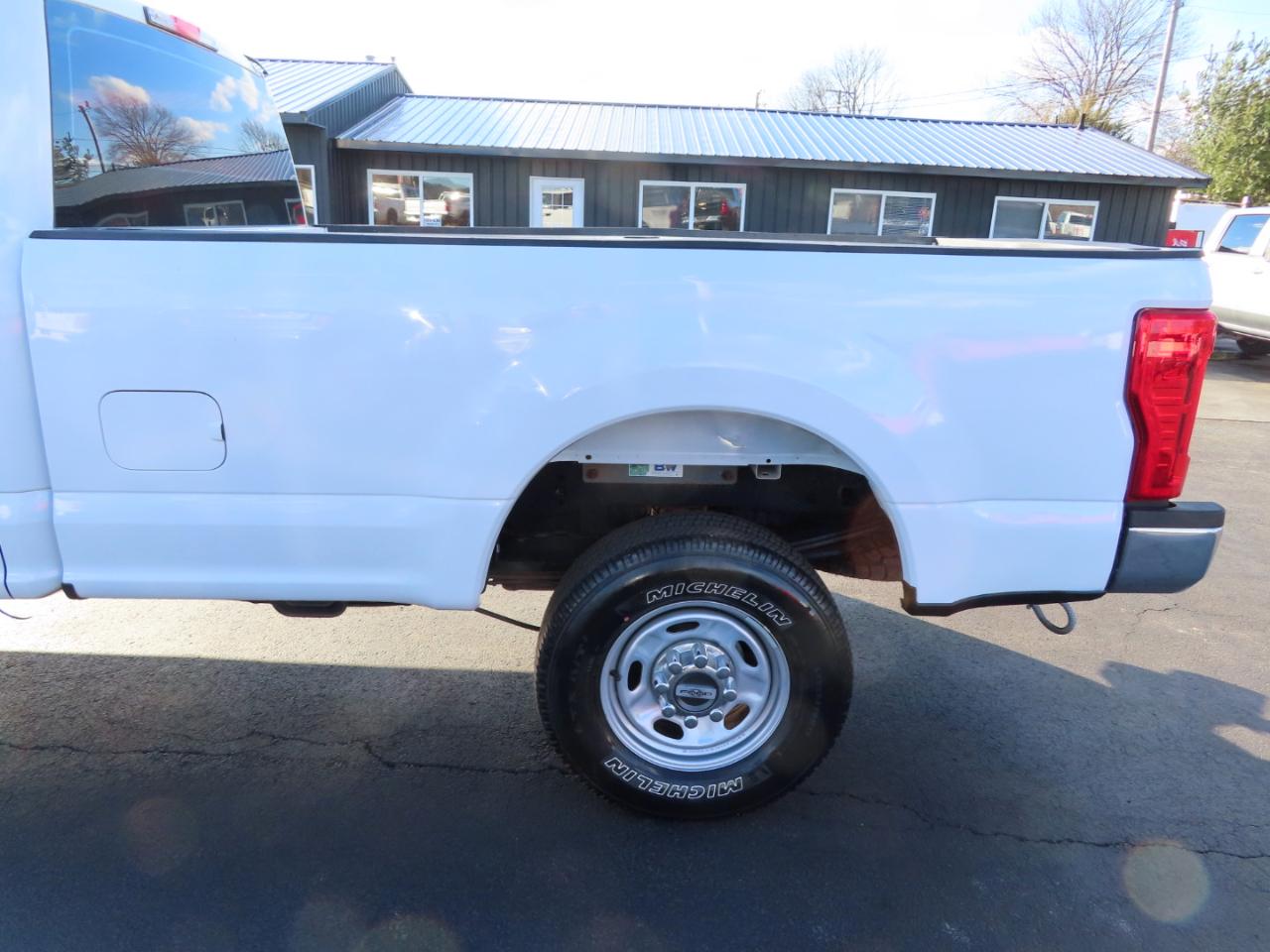 Ford Super Duty F-250 SRW XL 4WD Crew Cab 8' Box 2017