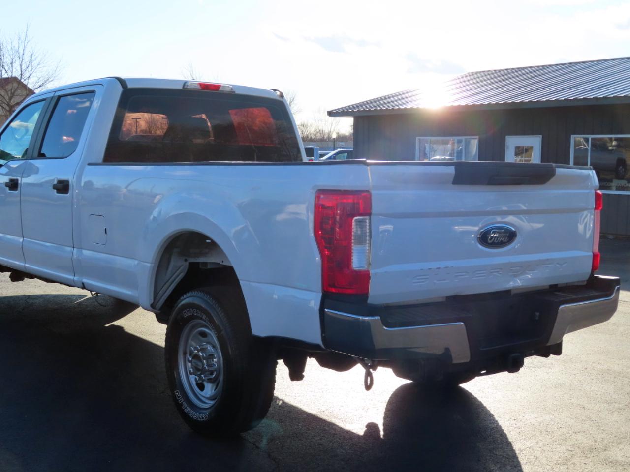 Ford Super Duty F-250 SRW XL 4WD Crew Cab 8' Box 2017