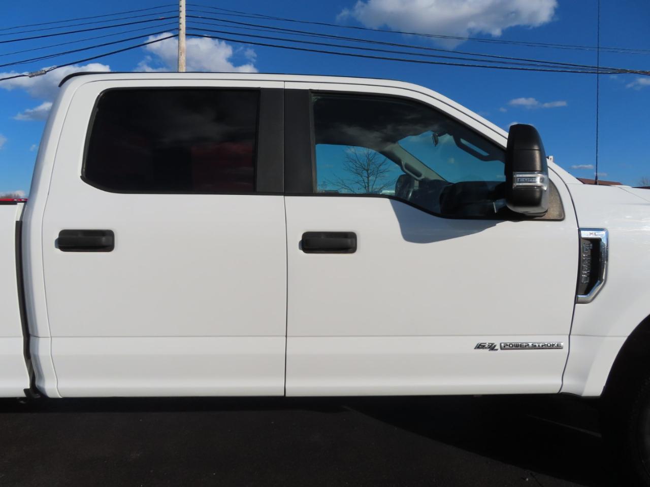Ford Super Duty F-250 SRW XL 4WD Crew Cab 8' Box 2017
