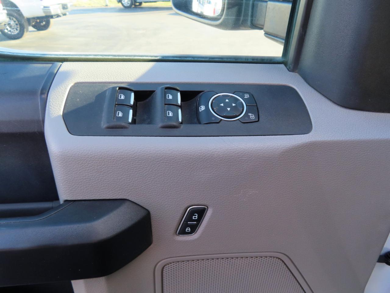 Ford Super Duty F-250 SRW XL 4WD Crew Cab 8' Box 2017