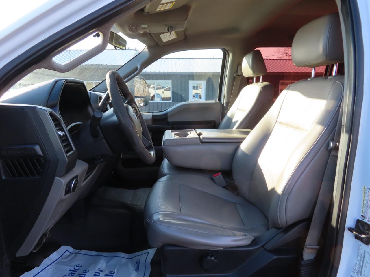 Ford Super Duty F-250 SRW XL 4WD Crew Cab 8' Box 2017