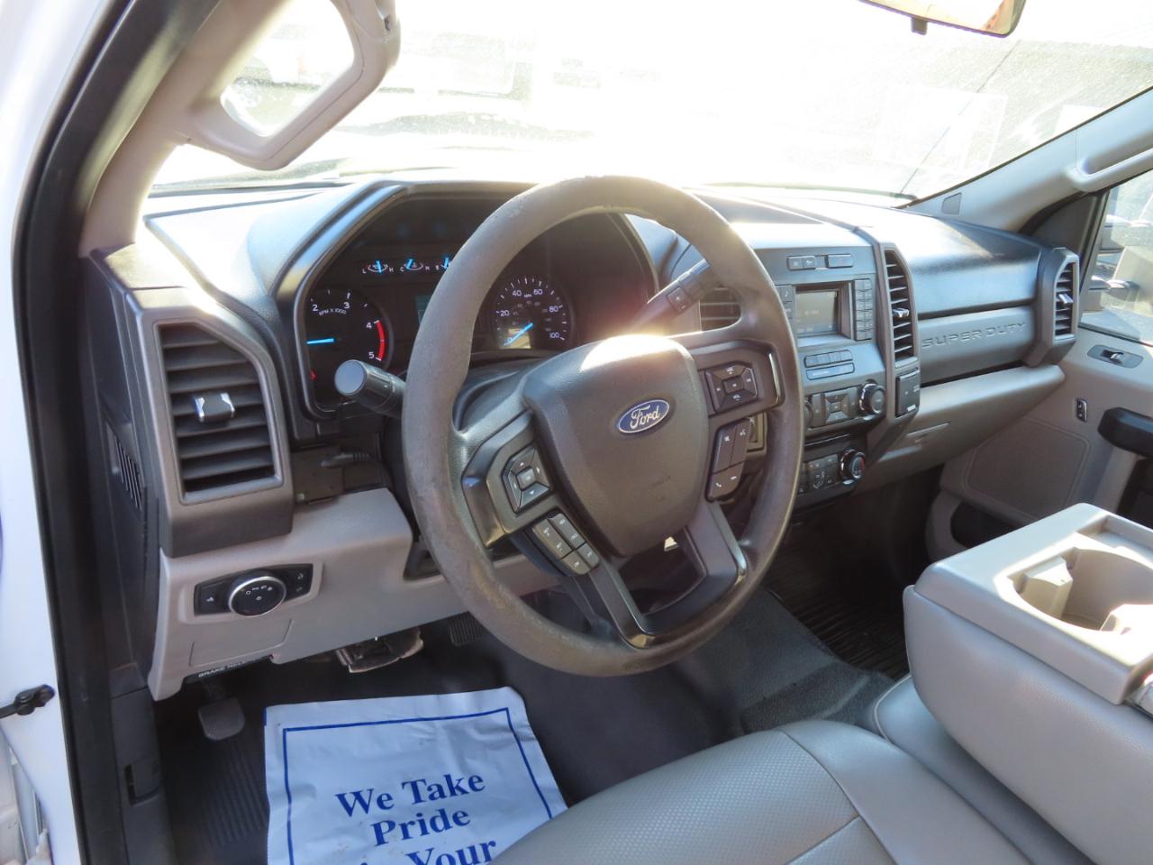 Ford Super Duty F-250 SRW XL 4WD Crew Cab 8' Box 2017