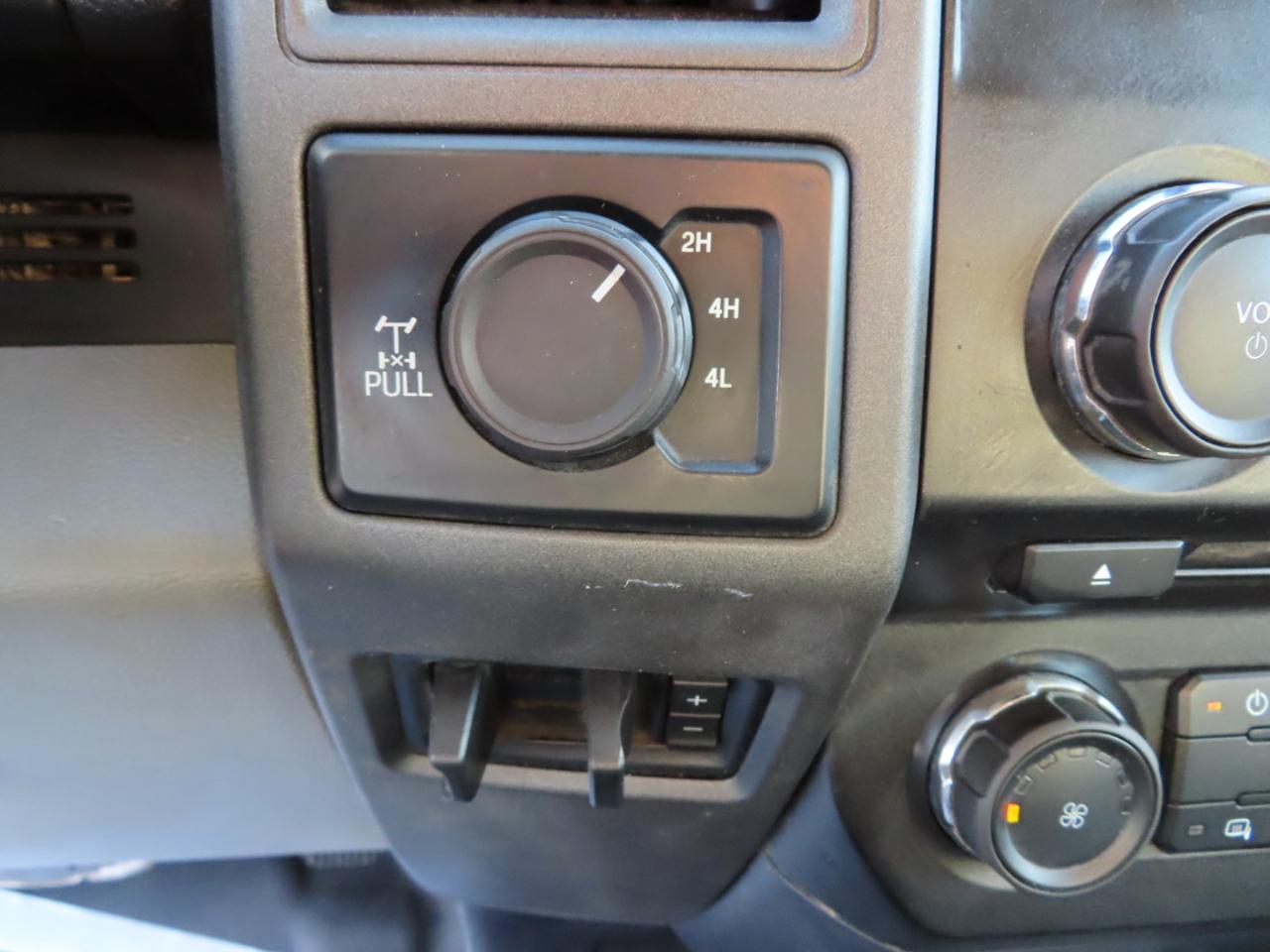 Ford Super Duty F-250 SRW XL 4WD Crew Cab 8' Box 2017