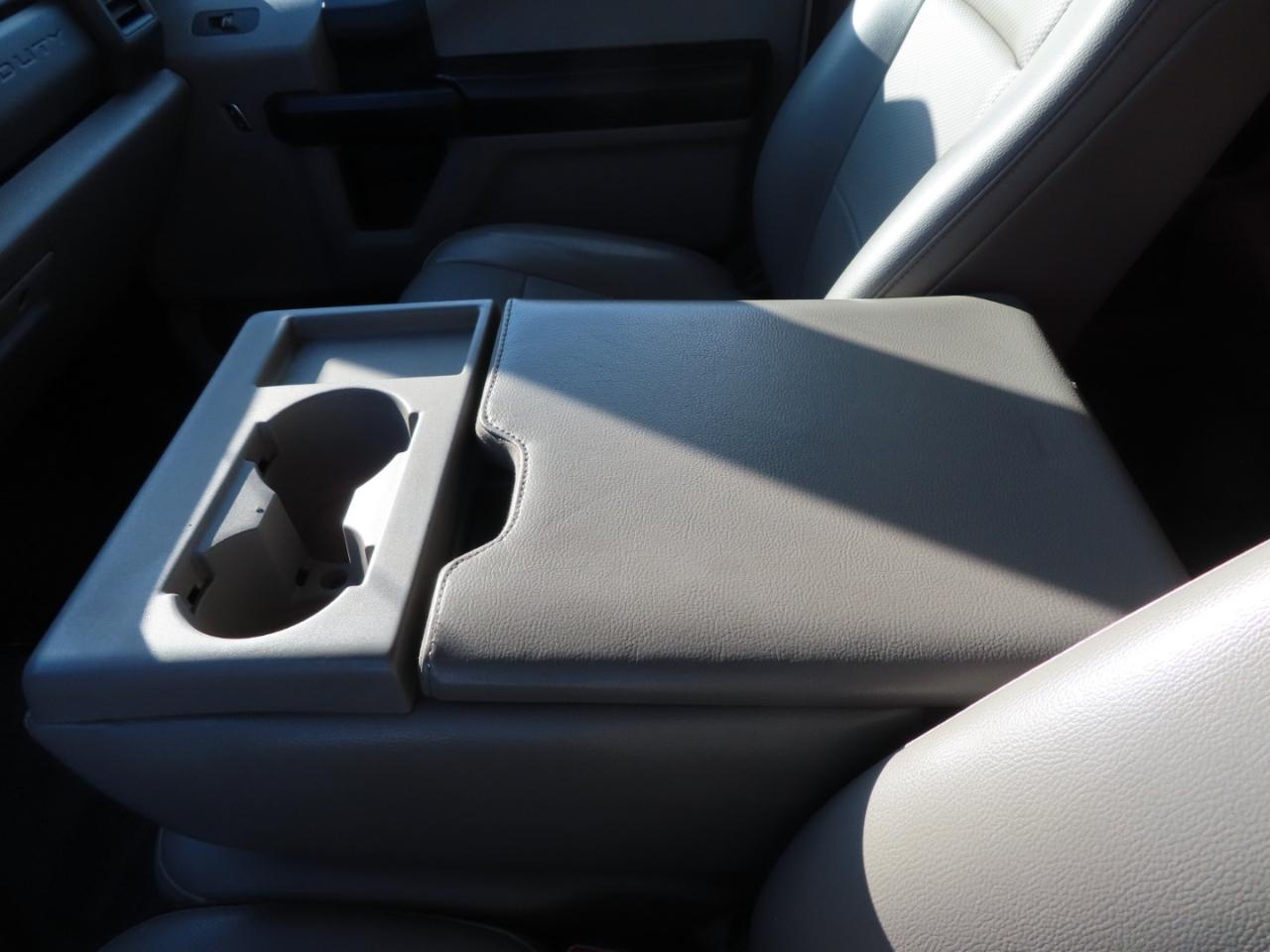 Ford Super Duty F-250 SRW XL 4WD Crew Cab 8' Box 2017