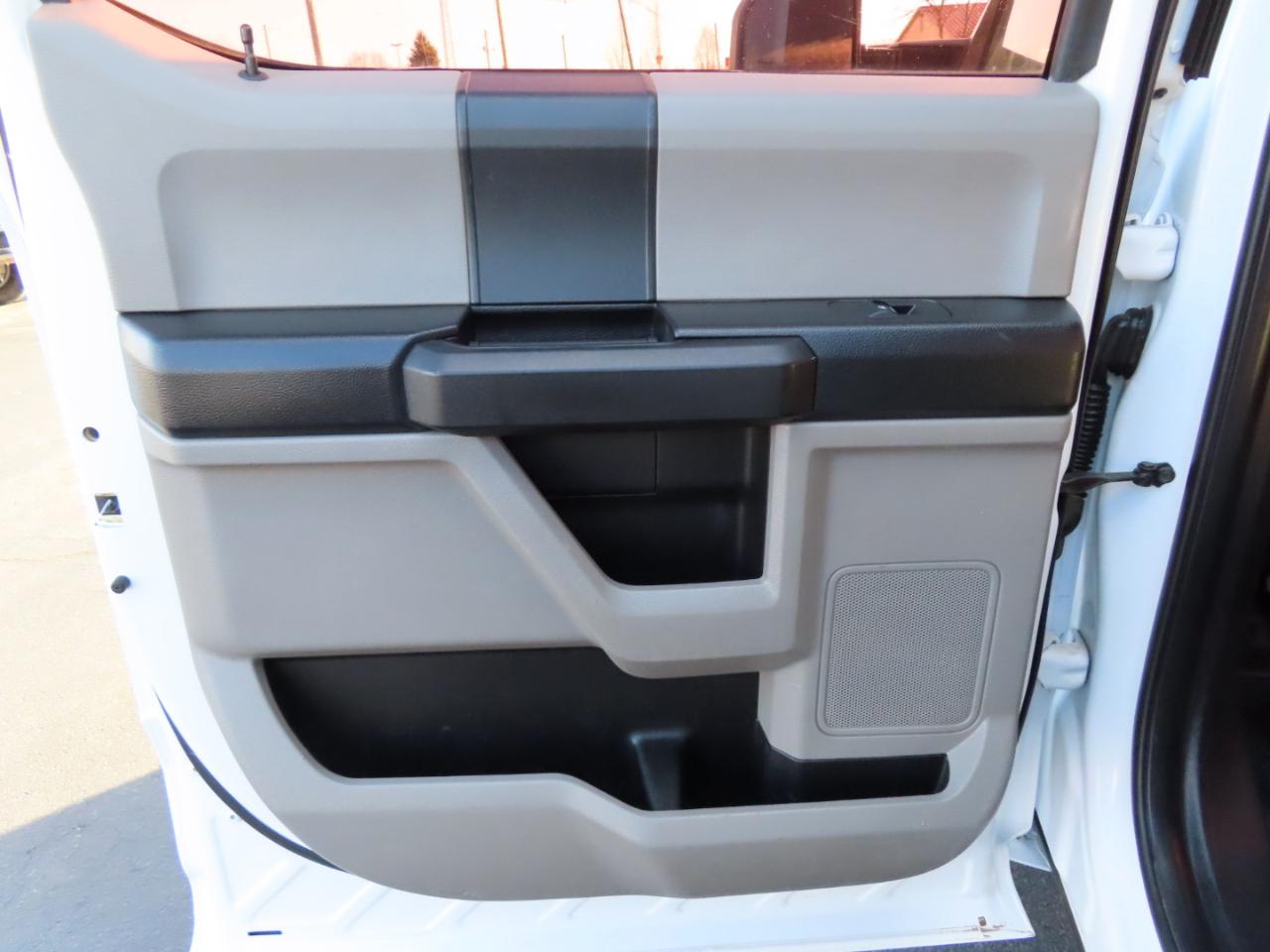 Ford Super Duty F-250 SRW XL 4WD Crew Cab 8' Box 2017