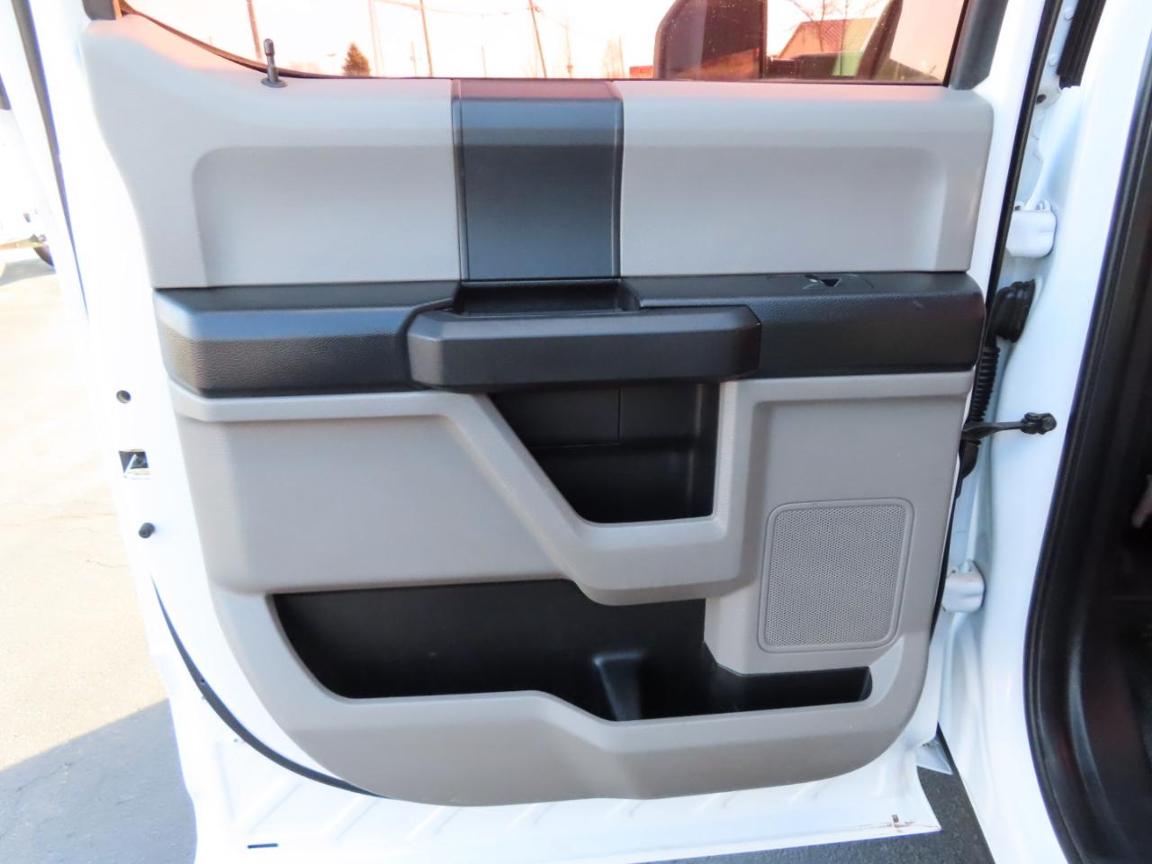 Ford Super Duty F-250 SRW XL 4WD Crew Cab 8' Box 2017